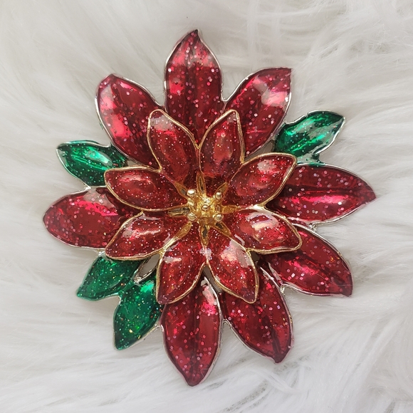Jewelry - NWT Christmas Poinsettia Brooch Pin jewelry